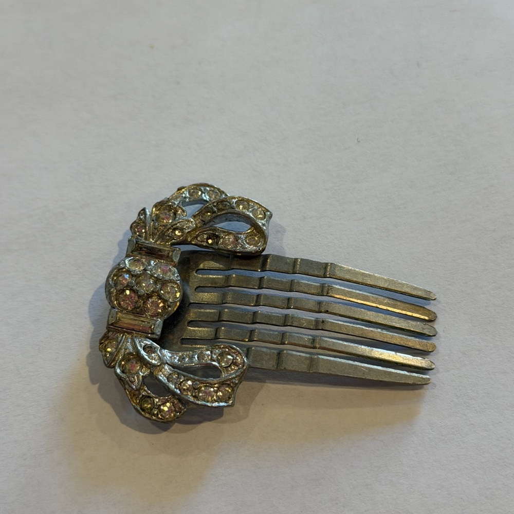 Elegant Silver Hair Comb with Rhinestones
